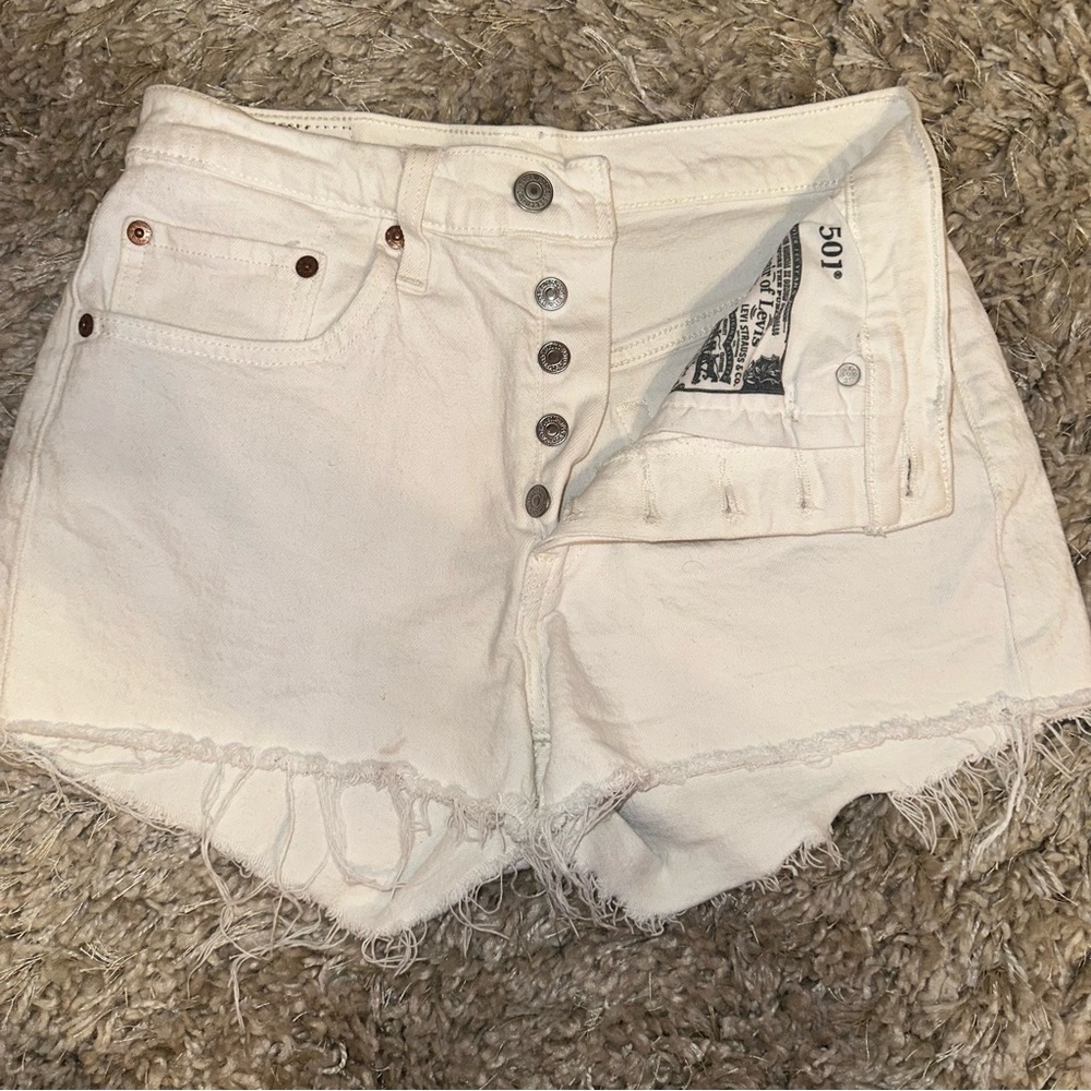 White denim Levi 501 shorts